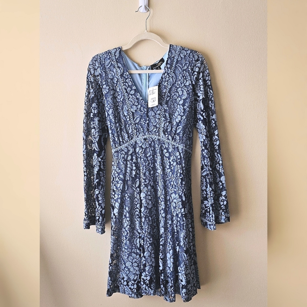 Suzzane Betro Draw Sleeve Blue Lace Floral Mini Dress (M)